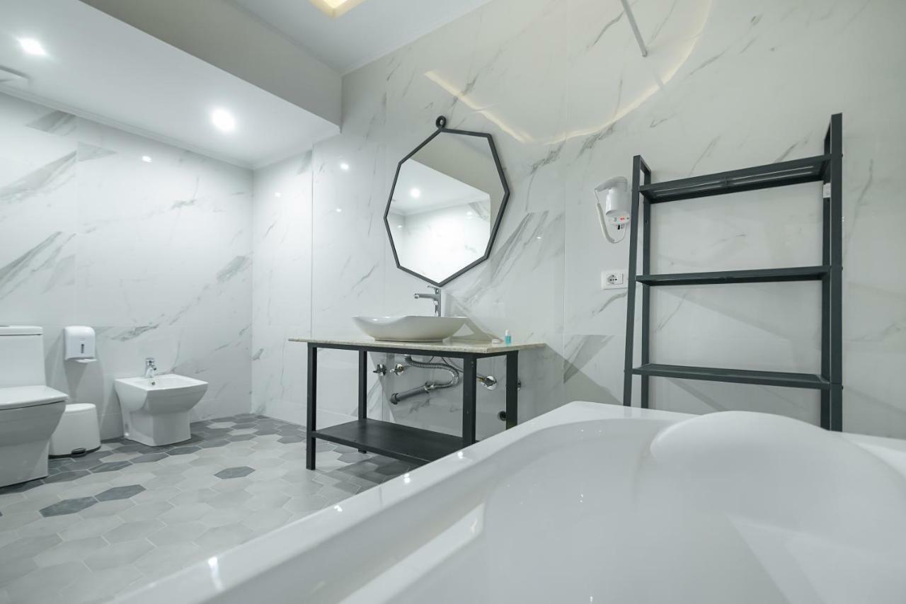 Barba Boutique Hotel Korce Extérieur photo