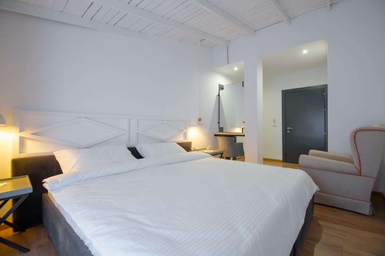 Barba Boutique Hotel Korce Extérieur photo
