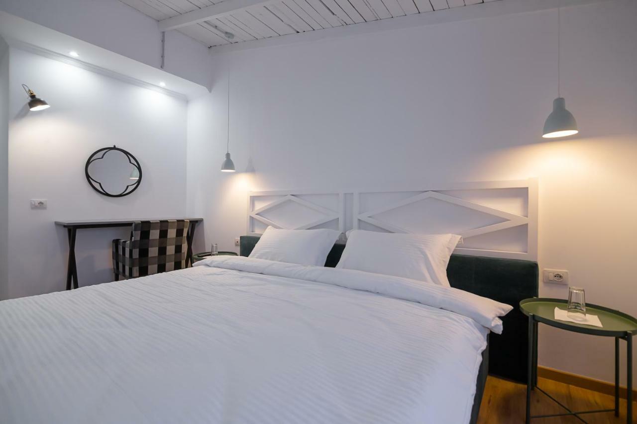Barba Boutique Hotel Korce Extérieur photo