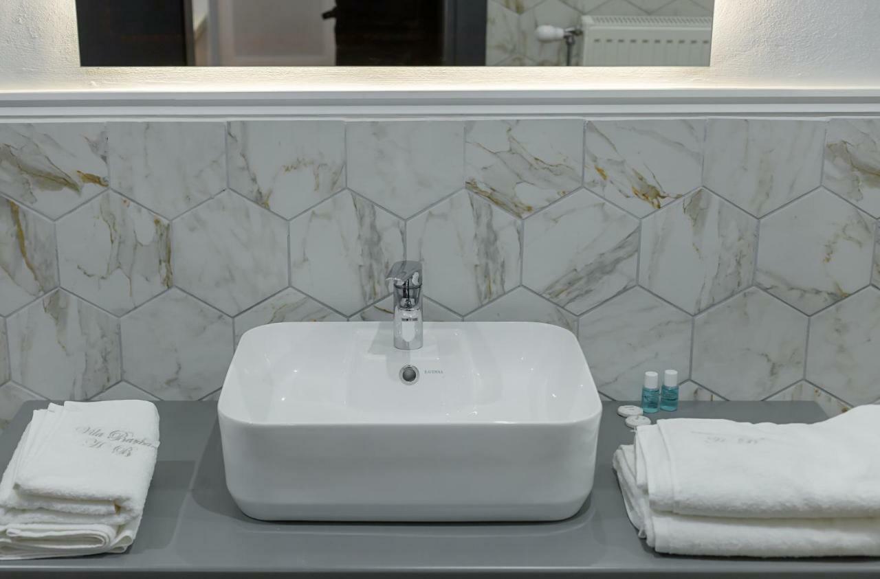 Barba Boutique Hotel Korce Extérieur photo